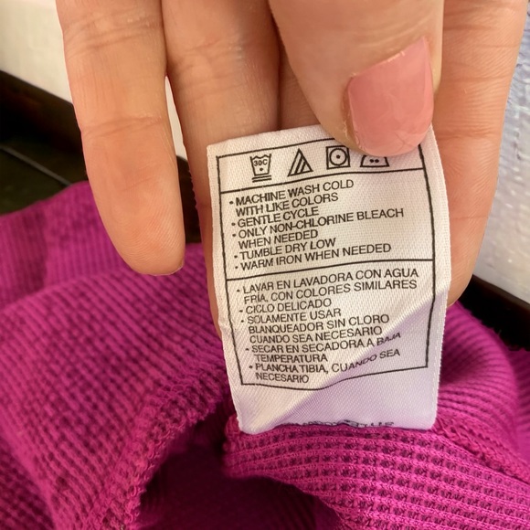 Women’s Nike ACG shirt - Picture 5 of 5